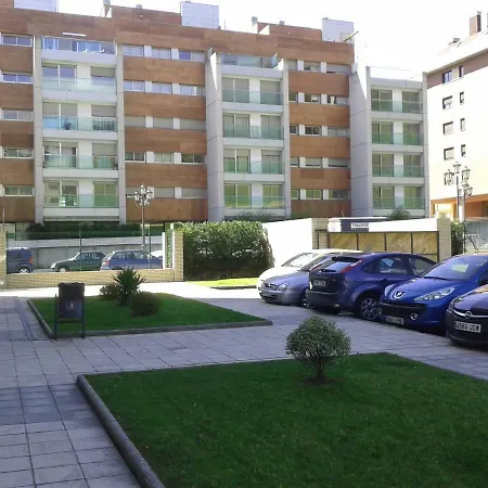 アパート Torre De La Fuente Aprtovistas Piscina Parking オビエド